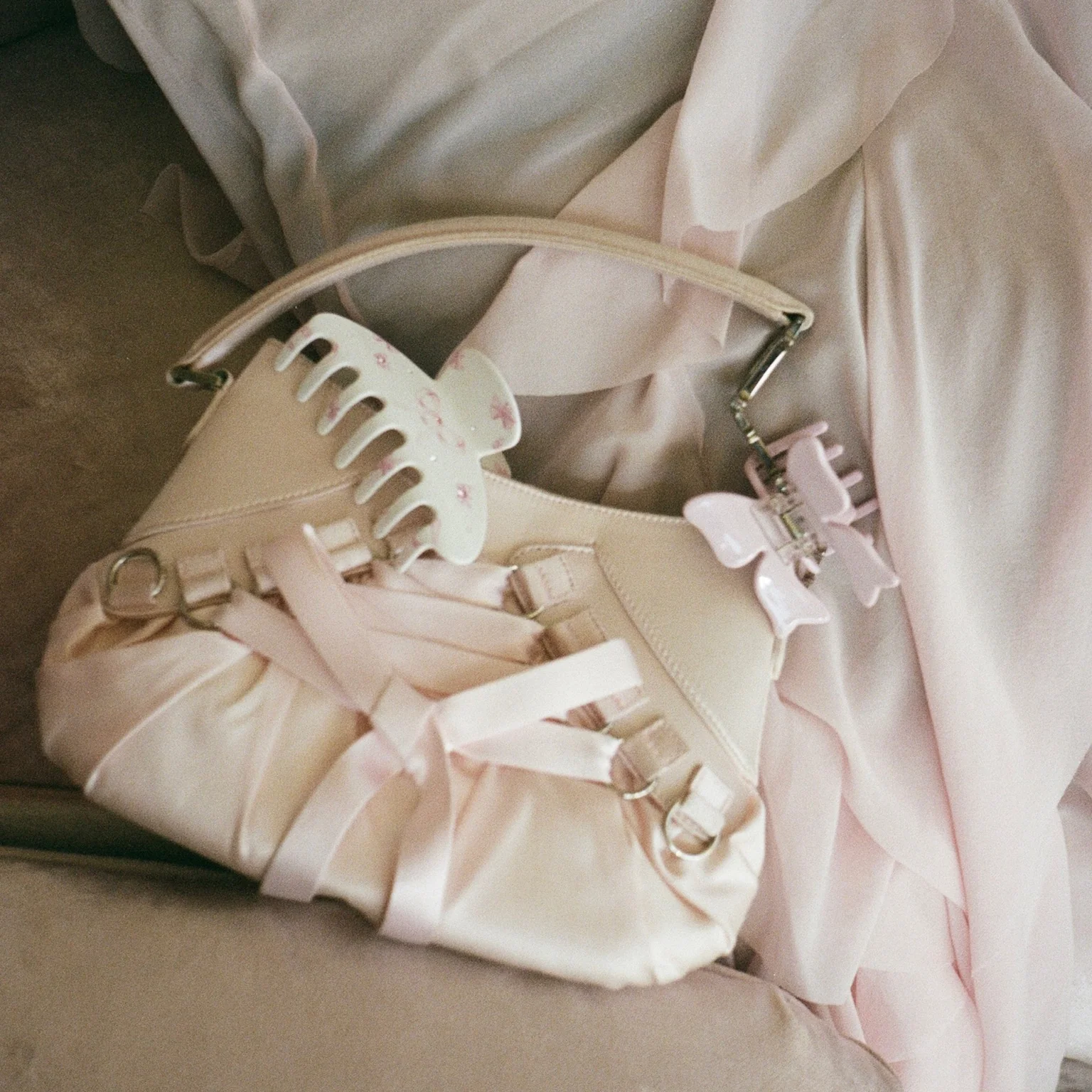 Bow Clip in Puff Pink - Image 3