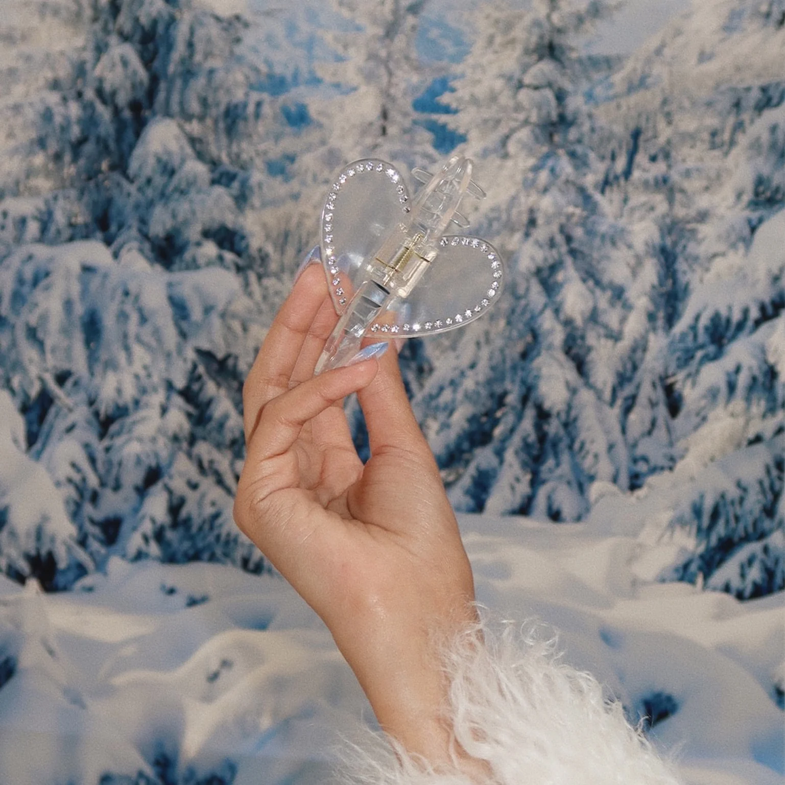 Cozy Clip In Snowed In - Image 4