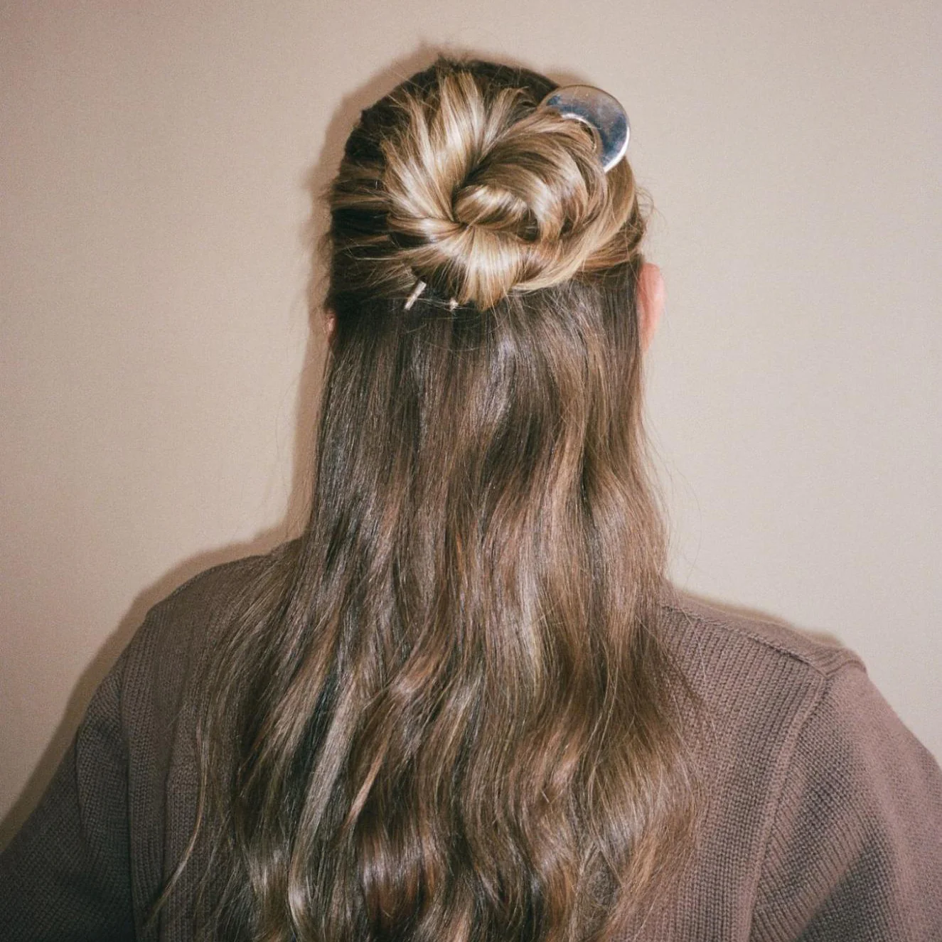 Hair Pin in Tiara - Image 2