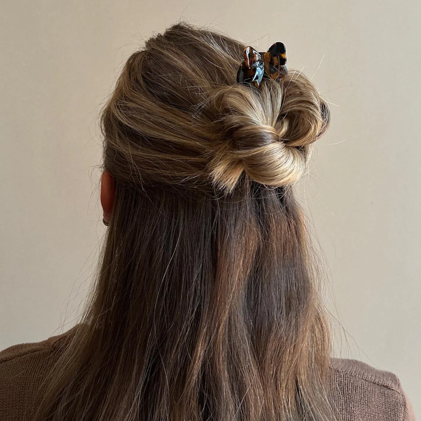 Hair Pin in Tortoise Bow - Image 2