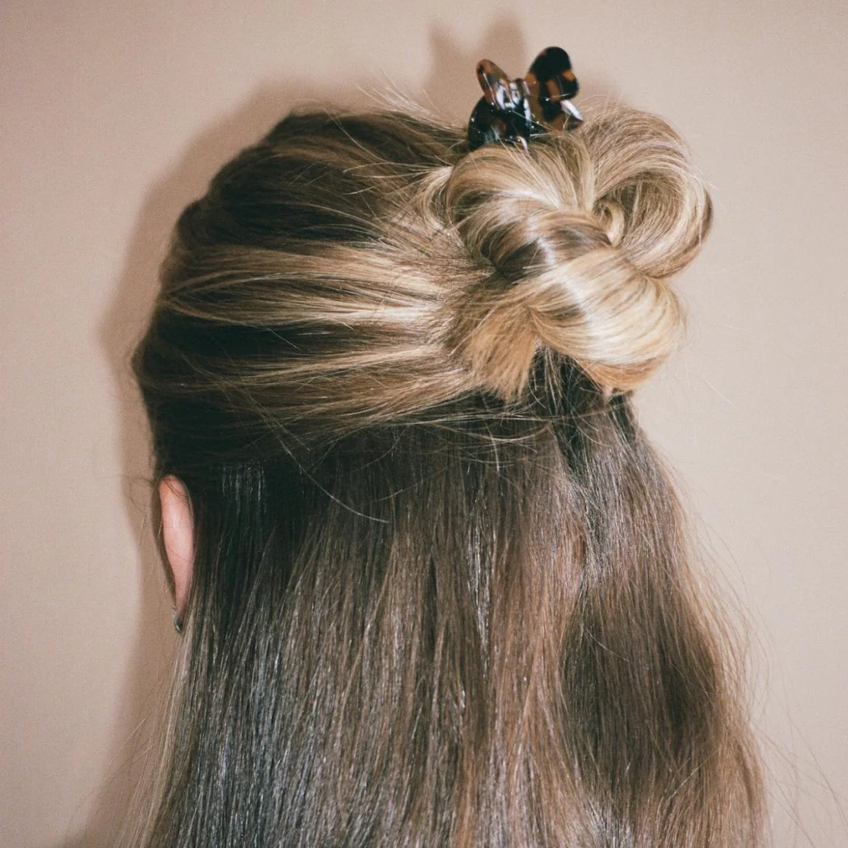 Hair Pin in Tortoise Bow - Image 4