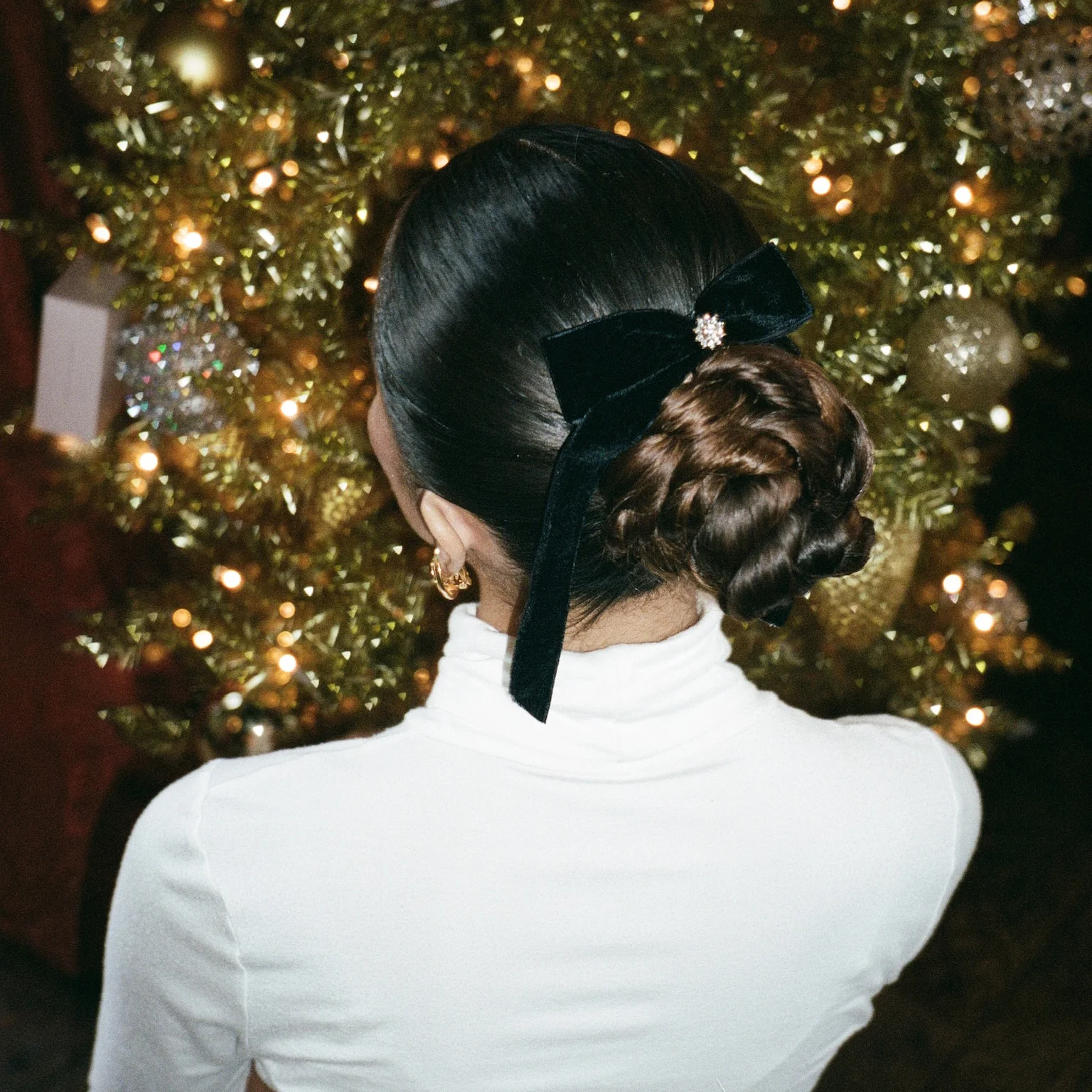 Iconic Velvet Bow Barrette in Noir - Image 3