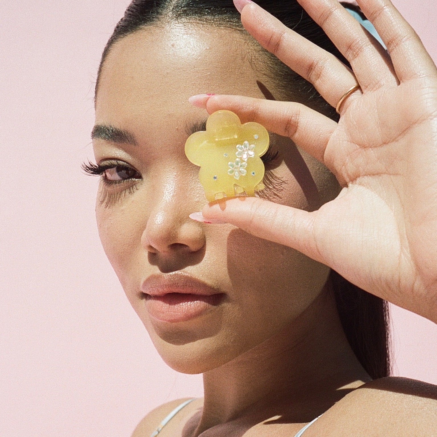 Midi Blossom Clip in Yuzu - Image 3