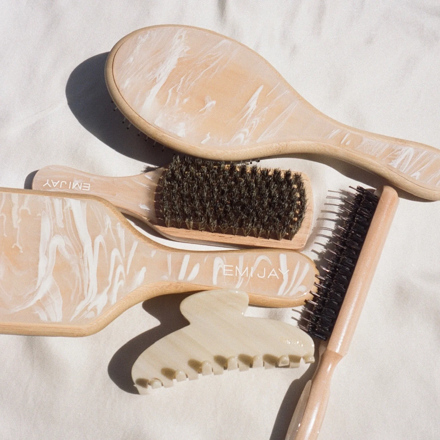 Styling Brush in Leche - Image 2