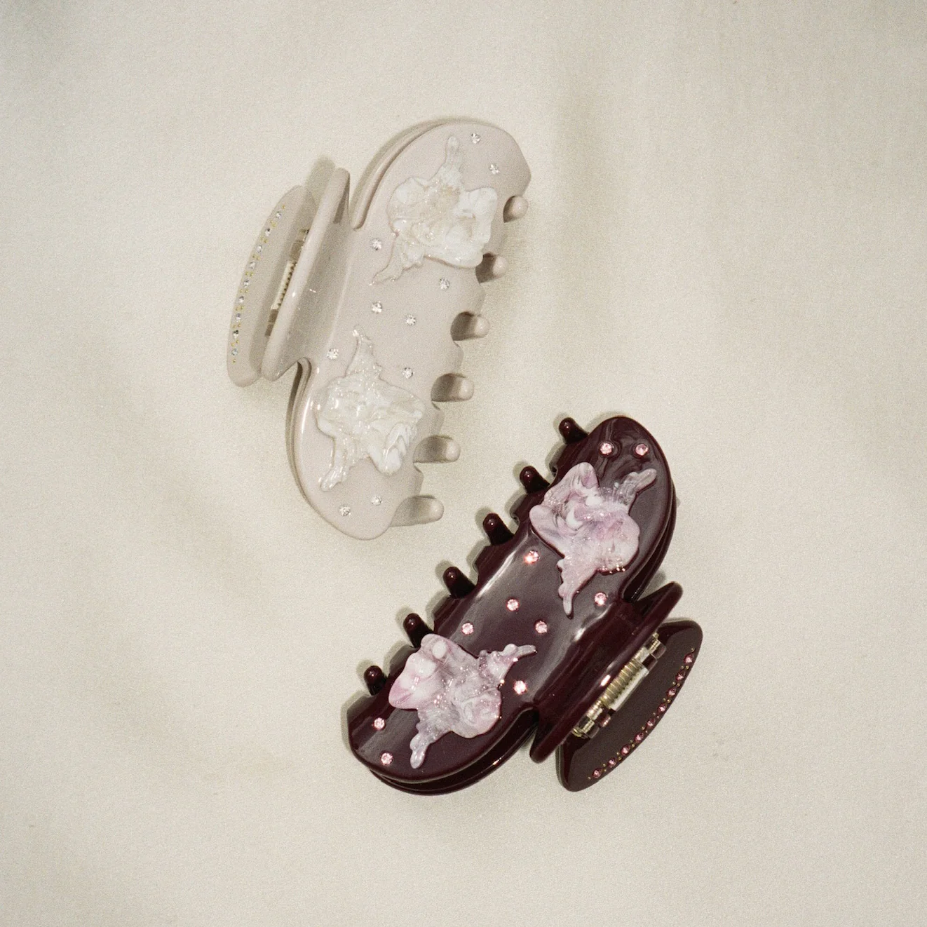 Sweetheart Clip in Bordeaux Angel Wings - Image 3