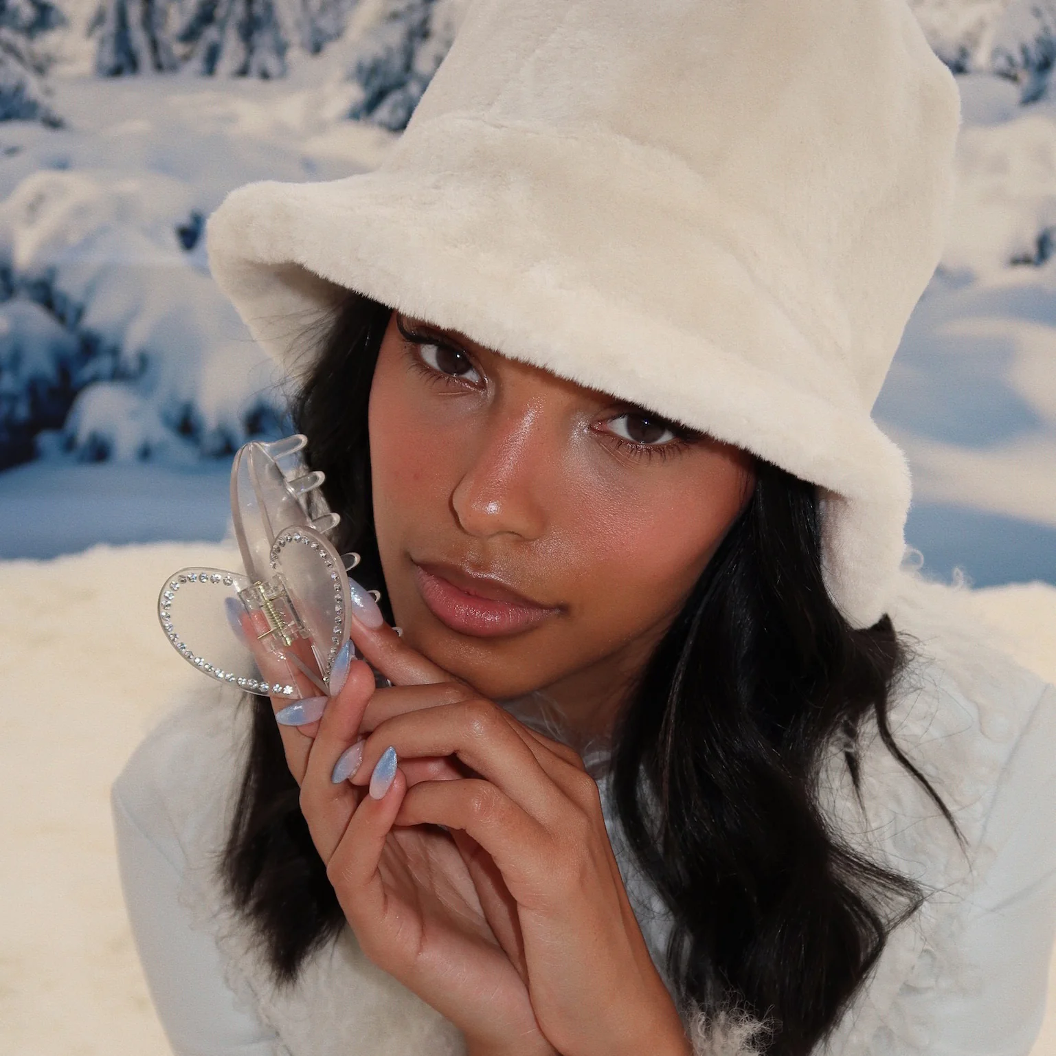 Teddy Bucket Hat in Après Ski - Image 5
